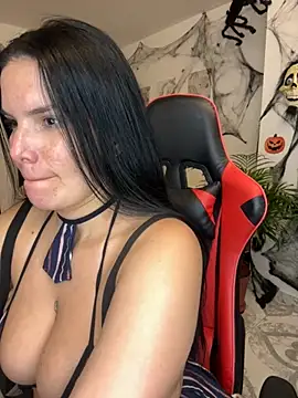 Snapshot of carol_cruz133 chatting on 10.22.25 carol cruz133 online show from 10.22.25