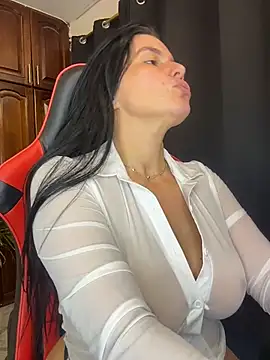 Snapshot of carol_cruz133 chatting on 11.15.25 carol cruz133 online show from 11.15.25