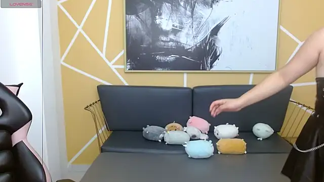 olivia russo  online show from 11.07.25