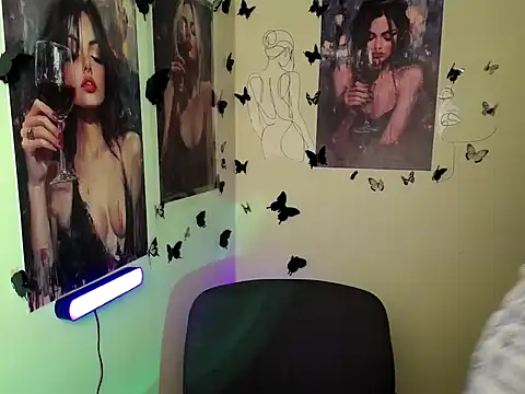 Snapshot of LadyAlice_ chatting on 10.10.25 LadyAlice  online show from 10.10.25