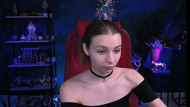 Snapshot of JulieDaniel chatting on 10.11.25 JulieDaniel online show from 10.11.25