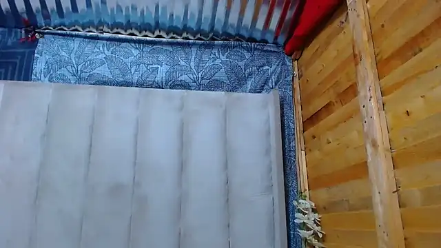 SexyChantyBabe25 online show from 12.17.25