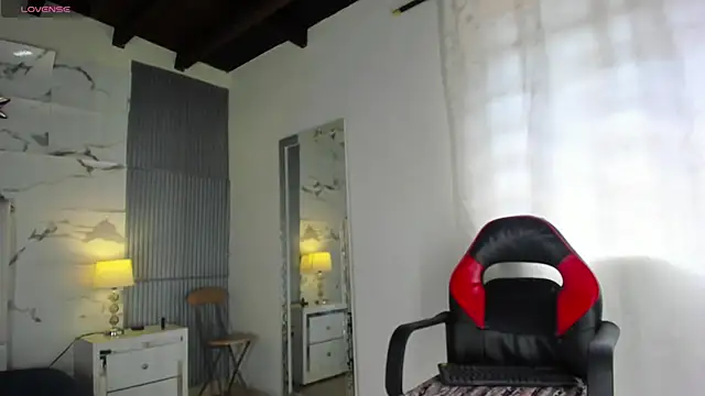 Snapshot of LilihtMature chatting on 12.14.25 LilihtMature online show from 12.14.25