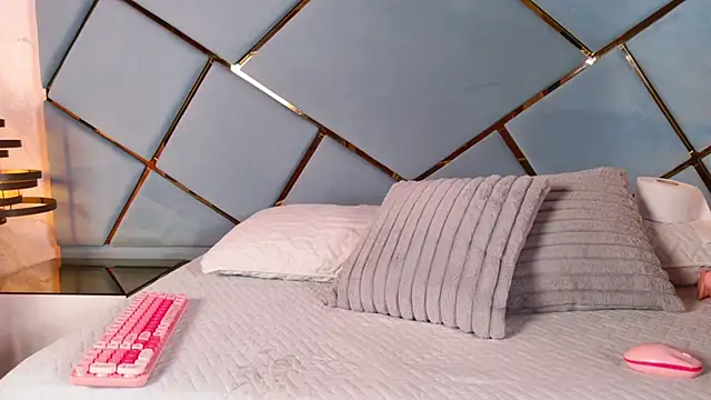 marcela rojas online show from 10.16.25