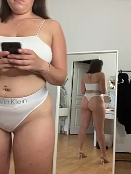 Snapshot of chloedlm5 chatting on 09.11.25 chloedlm5 online show from 09.11.25