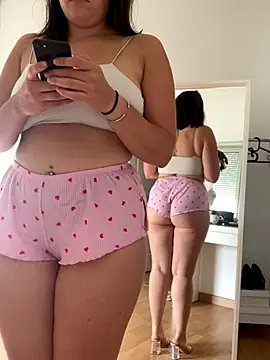 Snapshot of chloedlm5 chatting on 09.24.25 chloedlm5 online show from 09.24.25