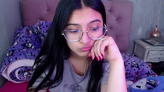 Snapshot of laurenelove chatting on 10.07.25 laurenelove online show from 10.07.25