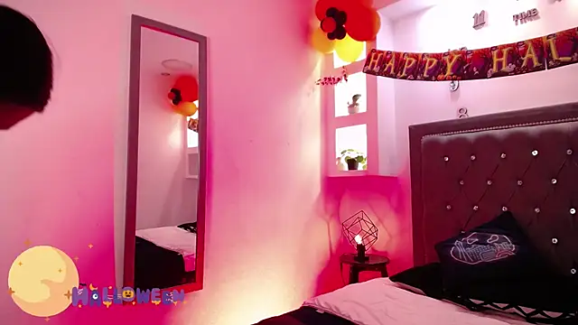 Snapshot of MelissaRhodes chatting on 10.30.25 MelissaRhodes online show from 10.30.25