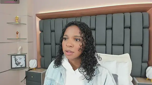 LisaMendez online show from 10.19.25