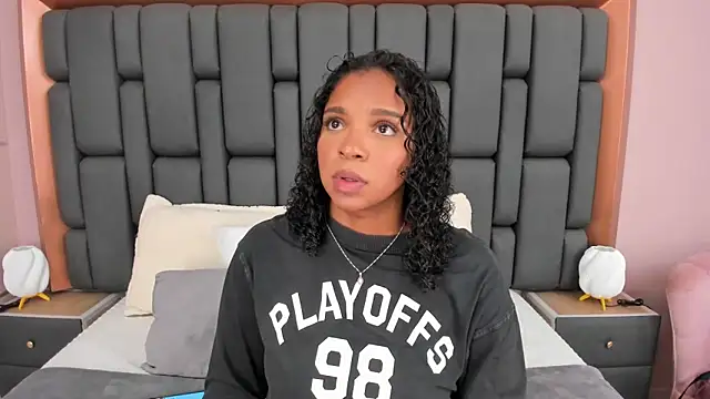 LisaMendez online show from 11.05.25