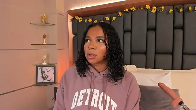 LisaMendez online show from 11.21.25