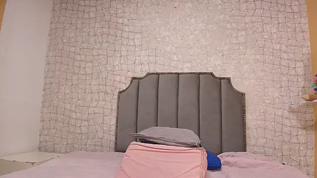 chloe leroy  online show from 11.12.25