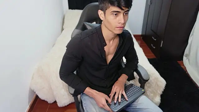Snapshot of stylish_men chatting on 10.21.25 stylish men online show from 10.21.25