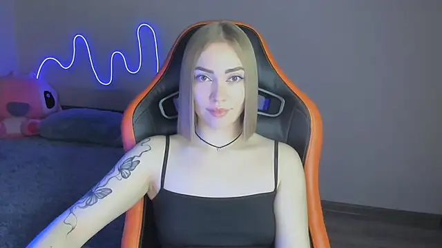 LaraKrein lk online show from 11.17.25