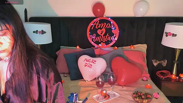 Snapshot of kiraGeiner chatting on 09.20.25 kiraGeiner online show from 09.20.25