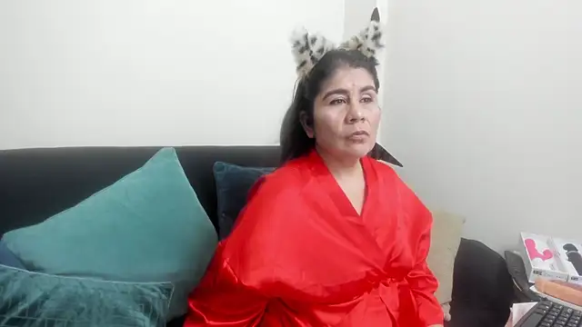 Snapshot of kiraGeiner chatting on 11.10.25 kiraGeiner online show from 11.10.25