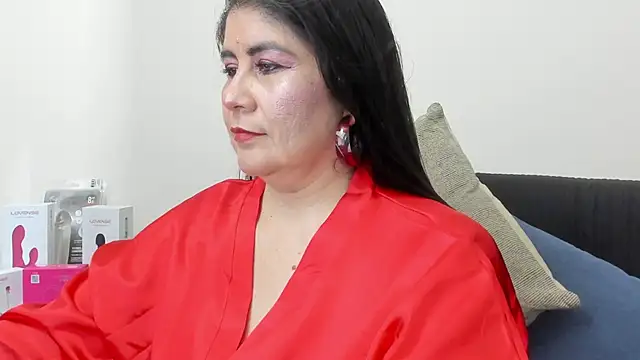 Snapshot of kiraGeiner chatting on 11.15.25 kiraGeiner online show from 11.15.25