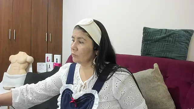 Snapshot of kiraGeiner chatting on 12.01.25 kiraGeiner online show from 12.01.25