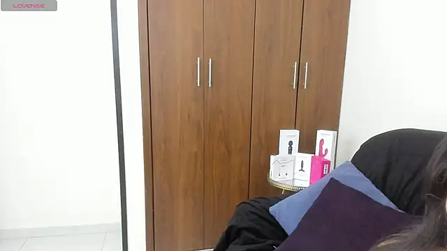 Snapshot of kiraGeiner chatting on 12.03.25 kiraGeiner online show from 12.03.25