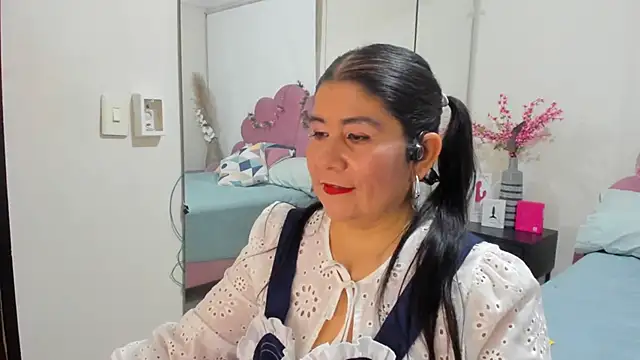 kiraGeiner online show from 03.23.26