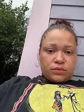 Snapshot of thatgurlred chatting on 09.28.25 thatgurlred online show from 09.28.25