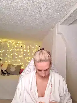 SexyJulia21 online show from 12.14.24