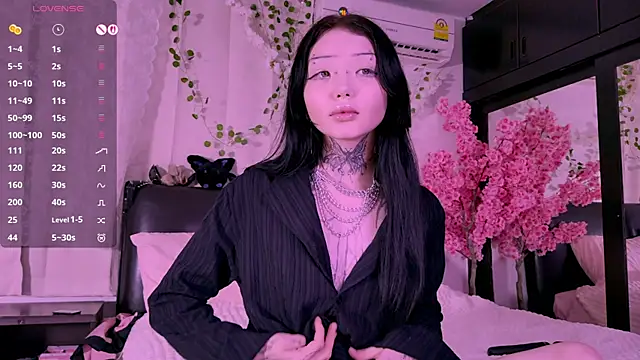 Snapshot of Lein_Bone chatting on 10.22.25 Lein Bone online show from 10.22.25