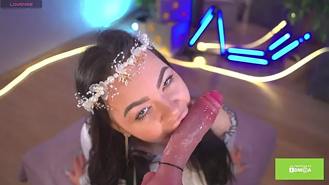 Snapshot of bllowwoww chatting on 11.21.25 bllowwoww online show from 11.21.25