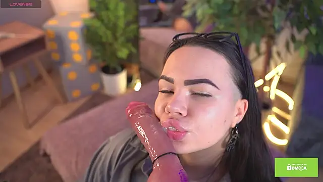 Snapshot of bllowwoww chatting on 11.30.25 bllowwoww online show from 11.30.25