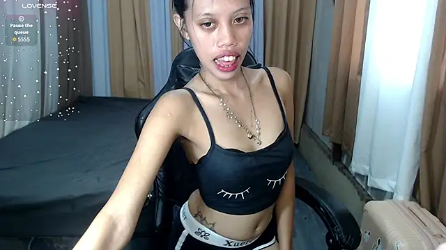 kourtneyluv  online show from 10.15.25