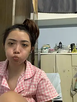 Snapshot of Minee1202 chatting on 07.27.26 Minee1202 online show from 07.27.26