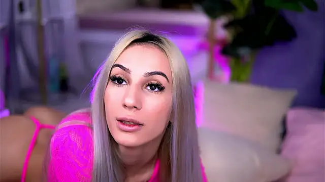 AwaLynch online show from 02.14.26