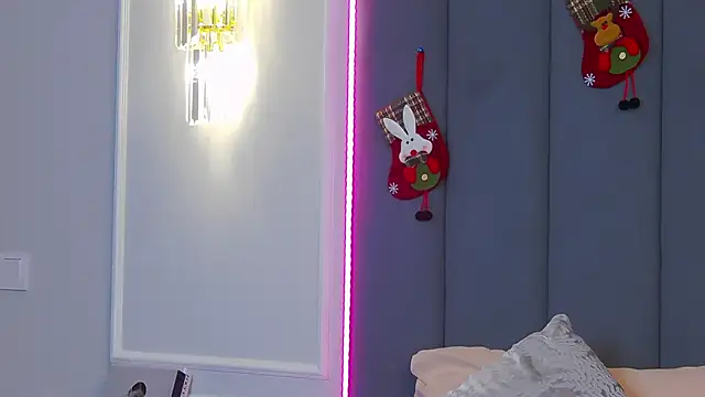 MarilynNova online show from 12.23.25