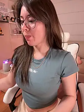 Snapshot of Sharon_07 chatting on 10.24.25 Sharon 07 online show from 10.24.25