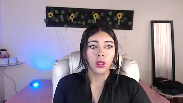 Snapshot of gabriella_live chatting on 09.15.25 gabriella live online show from 09.15.25
