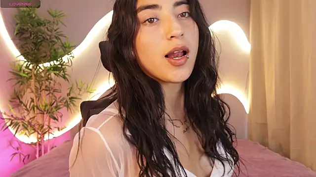 Emma and Issac online show from 04.20.26