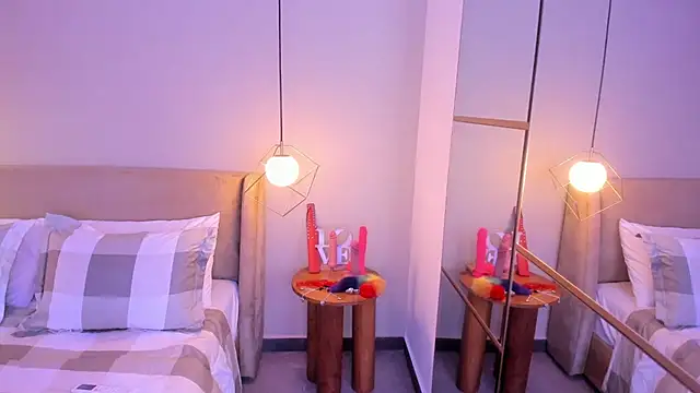 Snapshot of Zammy_Sanz chatting on 11.30.25 Zammy Sanz online show from 11.30.25