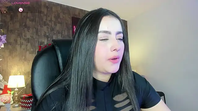 Snapshot of marian__stone chatting on 12.15.25 marian stone online show from 12.15.25