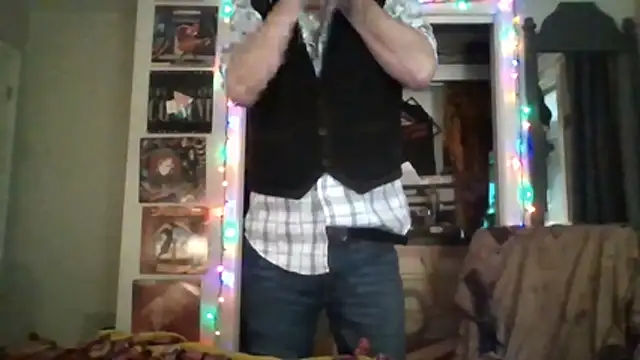 FoxnMouse online show from 12.18.25