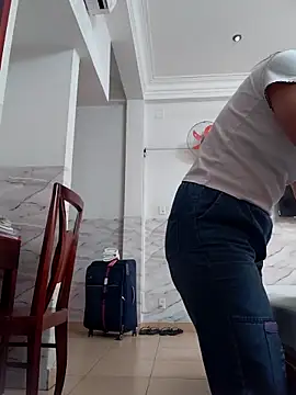 Snapshot of Anny-ly chatting on 11.15.25 Anny-ly online show from 11.15.25