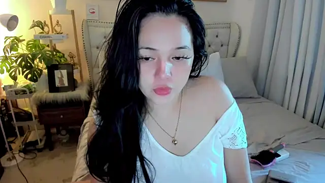 SweetHoney369 online show from 10.15.25