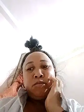 Snapshot of Mamapm20 chatting on 10.08.25 Mamapm20 online show from 10.08.25