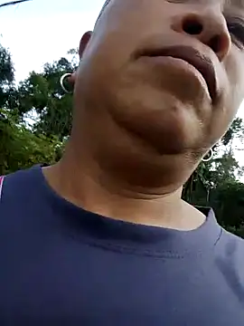 Snapshot of Mamapm20 chatting on 10.13.25 Mamapm20 online show from 10.13.25