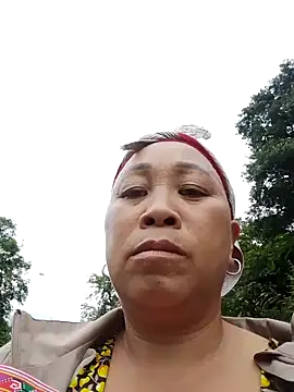 Snapshot of Mamapm20 chatting on 10.16.25 Mamapm20 online show from 10.16.25