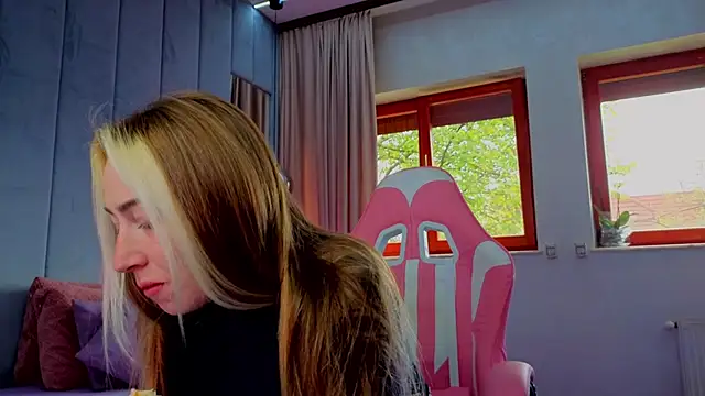 Reina Cummings online show from 10.26.25