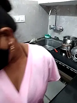 Snapshot of sommyfor123 chatting on 11.14.25 sommyfor123 online show from 11.14.25