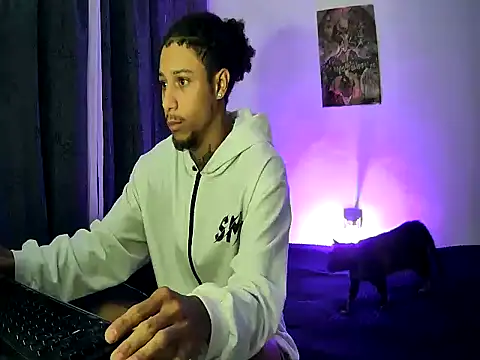 Snapshot of juantalents chatting on 10.14.25 juantalents online show from 10.14.25