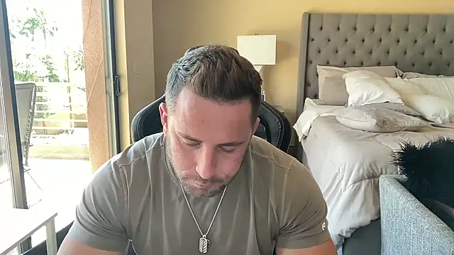 brettmycles28 online show from 09.12.25