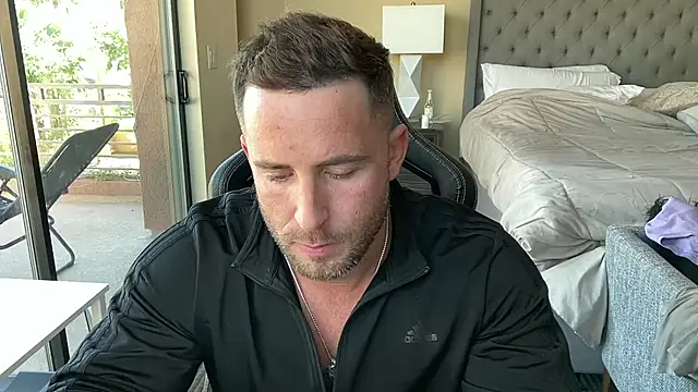 brettmycles28 online show from 10.26.25