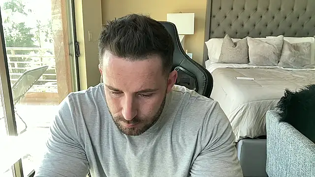 brettmycles28 online show from 10.31.25